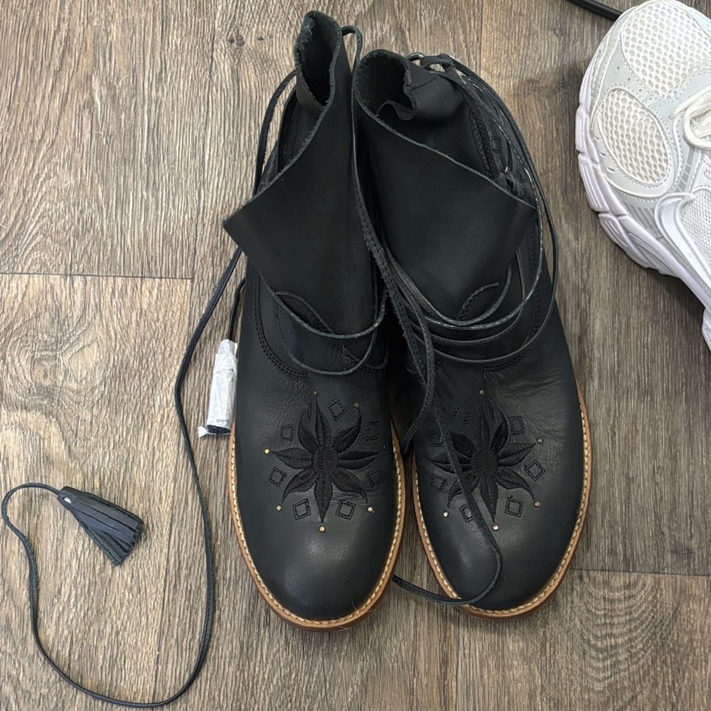 Musse & Cloud Black Lace Up Boots with Embroidery